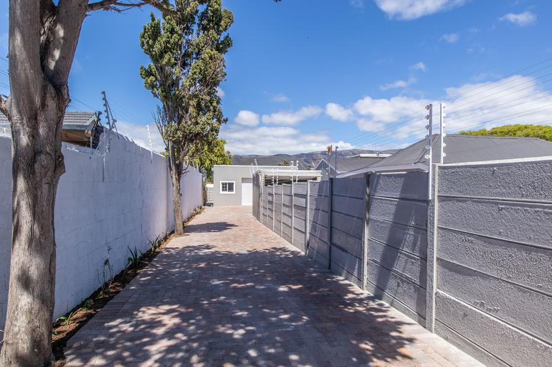 2 Bedroom Property for Sale in Retreat Western Cape